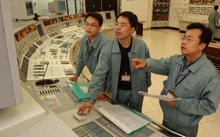 2004年5月3日 秦山核电二期工程２号机组正式投入商业运行