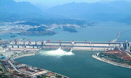 2006年5月20日 位于中国湖北省宜昌三斗坪的三峡大坝全线建成