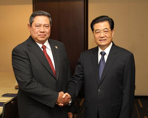 国家主席胡锦涛在多伦多会见印度尼西亚总统苏西洛