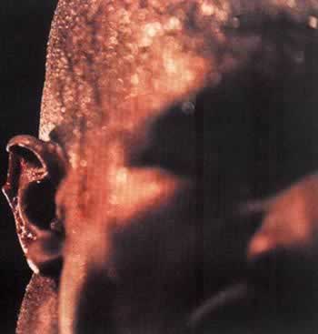 1997年6月28日 拳王泰森在拳击比赛中咬人被剥夺世界排名