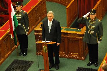 2010年6月29日 匈牙利国会主席施米特当选新总统