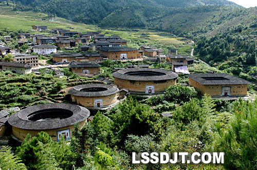 2008年7月6日 中国“福建土楼”被正式列入《世界遗产名录》