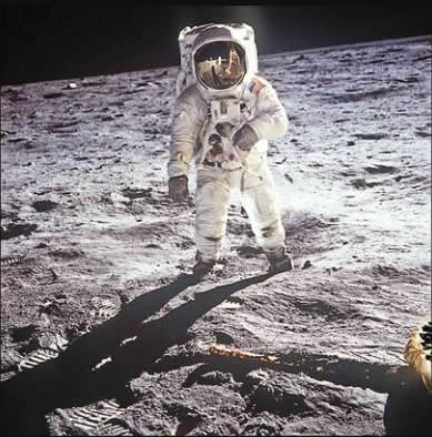 美国首位太空人艾伦·谢泼德辞世(历史上的今天.cn)
