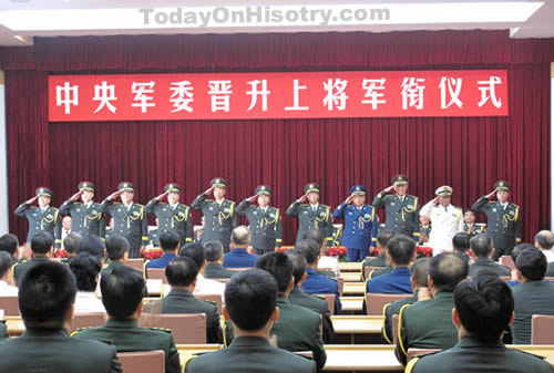 2010年7月19日 中央军委晋升11位上将,胡锦涛颁布命令状