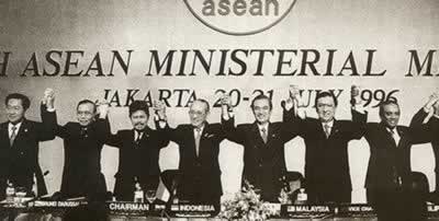 1996年7月25日 中国首次参加东盟会议